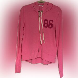 Victoria’s Secret PINK adorable & comfy zip-up hooded sweatshirt with pockets!